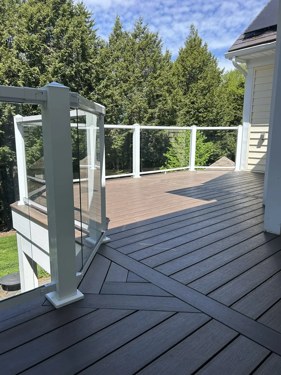 Upper deck with glass rails: deck pattern and glass railing