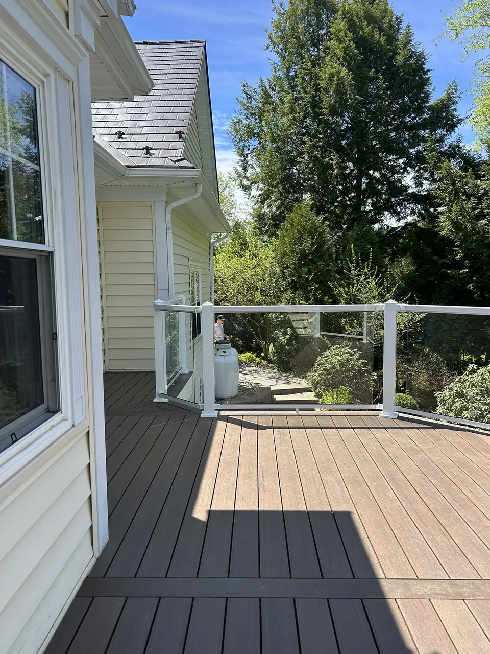Upper deck with glass rails: deck surface along the house