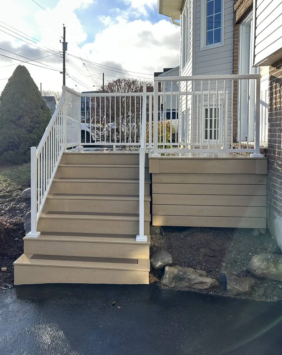 Tan deck & white rails: entry overview