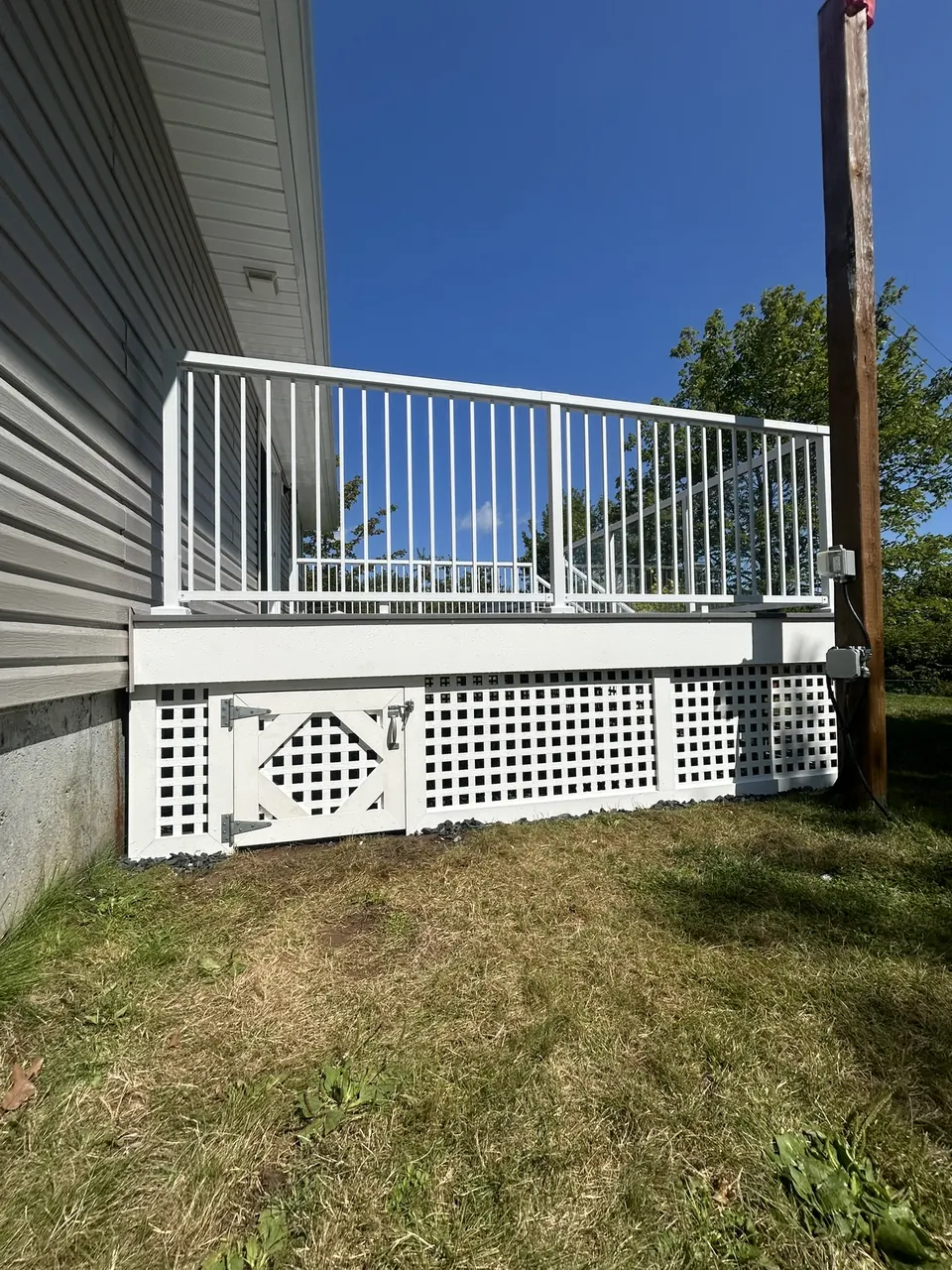 White-railed deck: decorative skirting